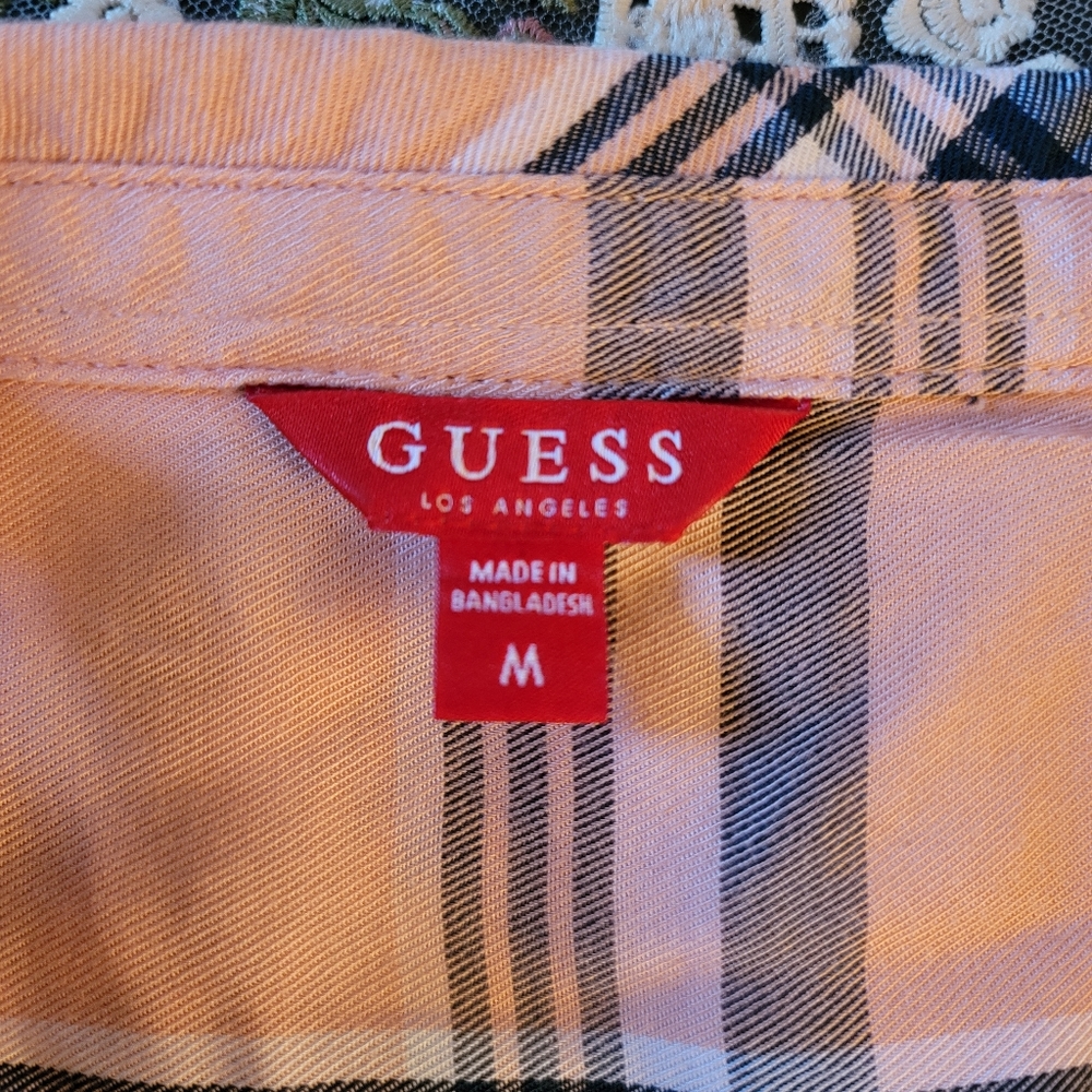 Guess button down shirt medium - Picture 3 of 3